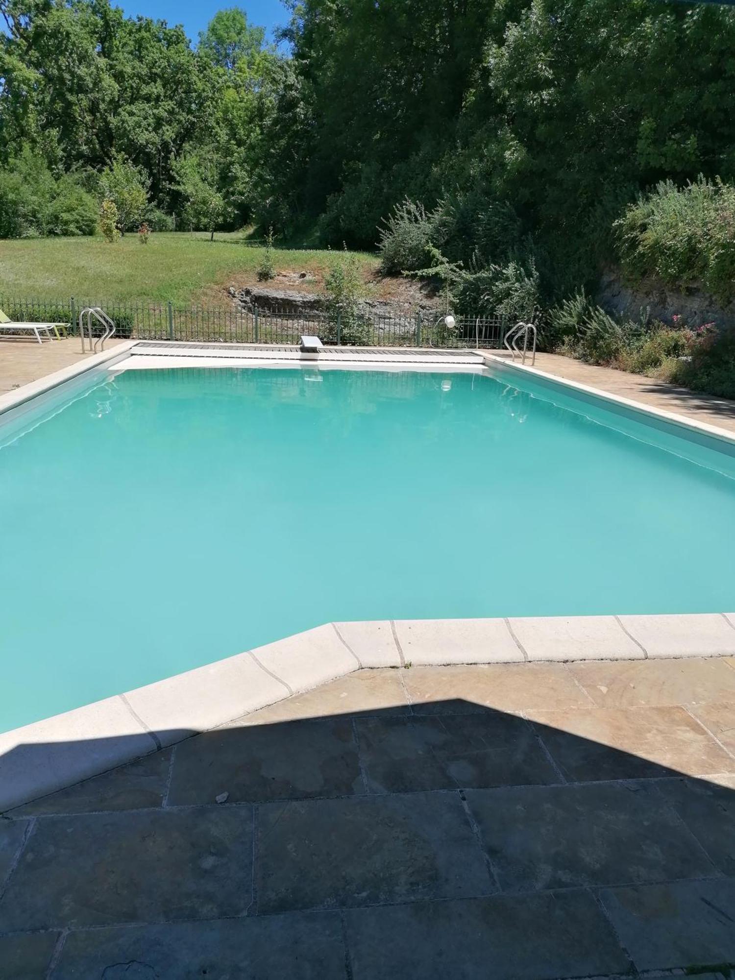 Met Zwembad Nabij Rocamadour Hébergement de vacances Themines